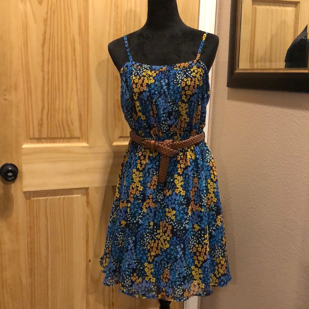Forever 21 women’s floral dress size large with belt (Preowned)